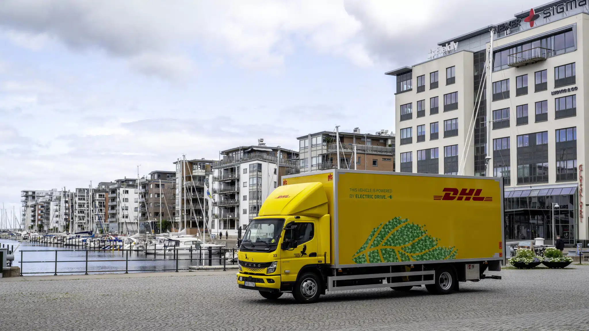 FUSO eCanter in Schweden: Falkenklev Logistik fährt elektrisch für DHL in MalmöFUSO eCanter in Sweden: Falkenklev Logistik electrifies its routes for DHL in Malmö